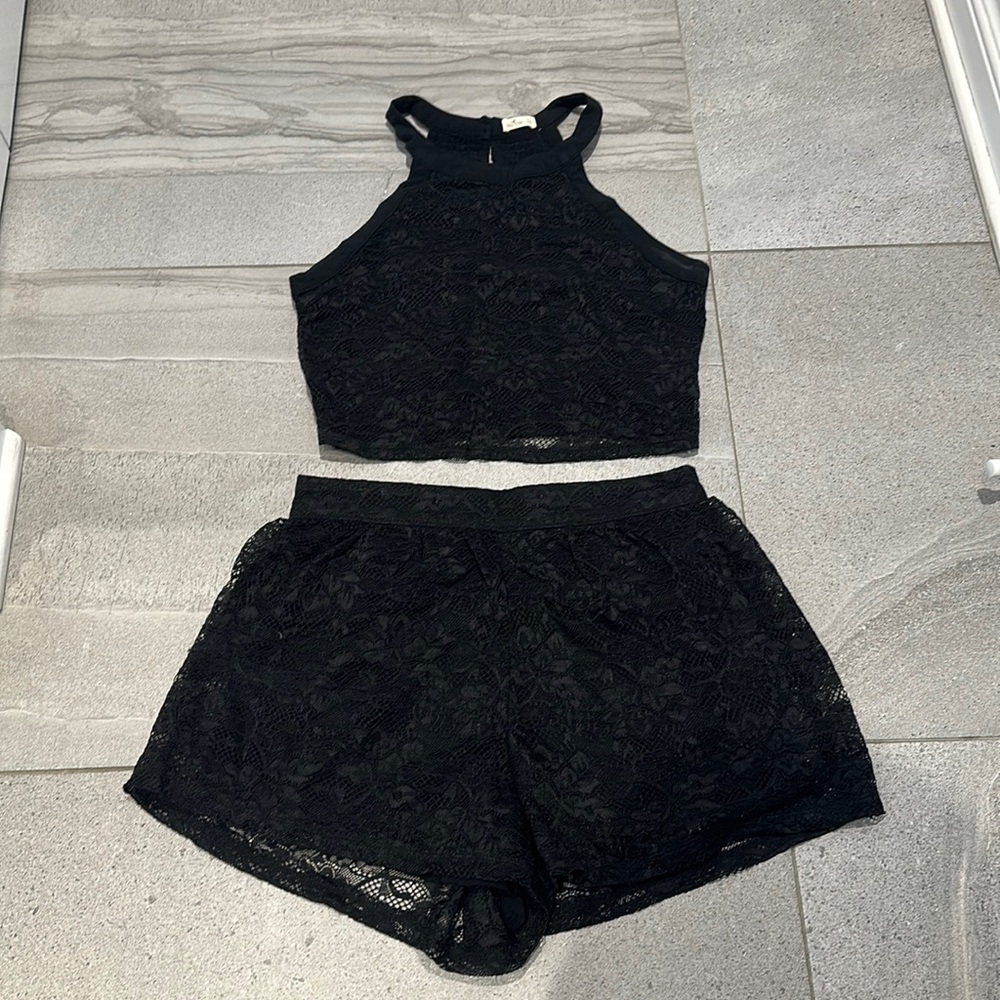 Holister lace top& shorts